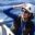 Paula auf einem Rettungsboot mit weißem Schutzhelm und Sonnenbrille