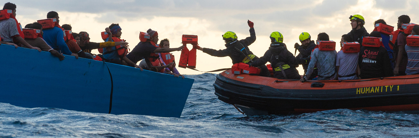 Weste wird auf Meer übergeben