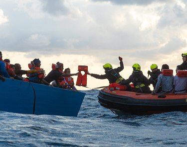 Weste wird auf Meer übergeben
