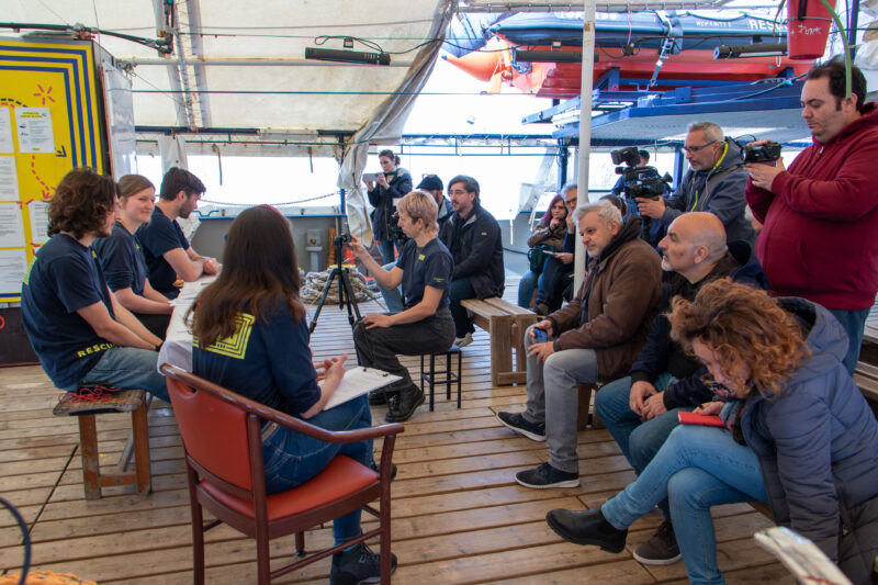 Pressekonferenz an Bord über die ungerechtfertigte Festsetzung der Humanity 1
