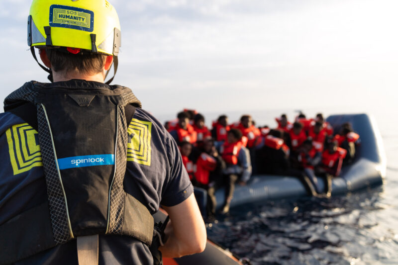 Rettungssituation auf dem zentralen Mittelmeer von SOS Humantiy