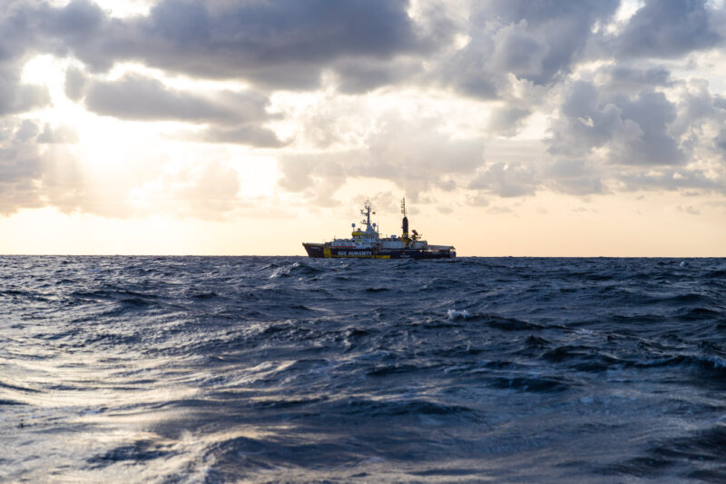Rettungsschiff Humanity 1 auf dem zentralen Mittelmeer.