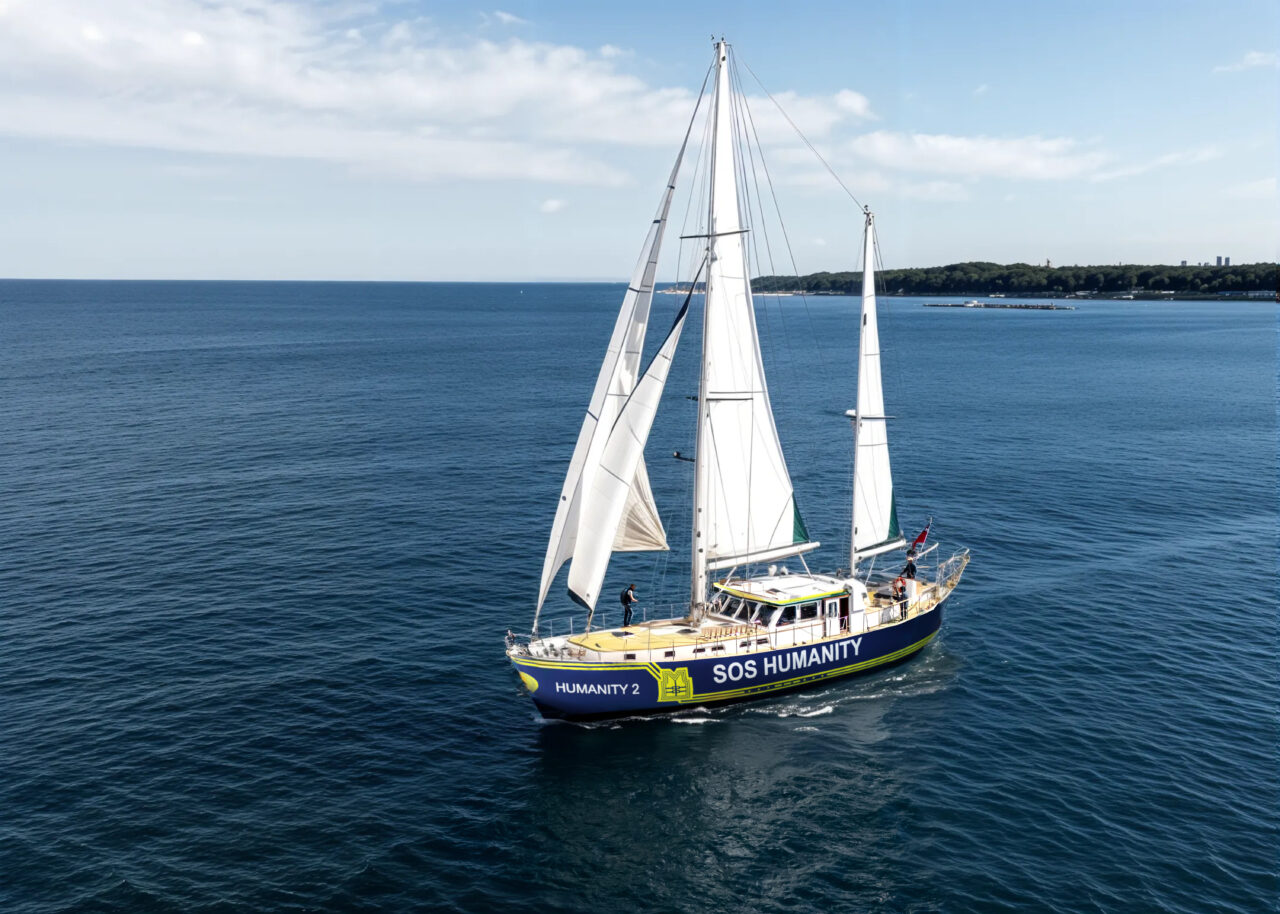 Fotomontage von einem Segelschiff mit der Aufschrift "Humanity 2"