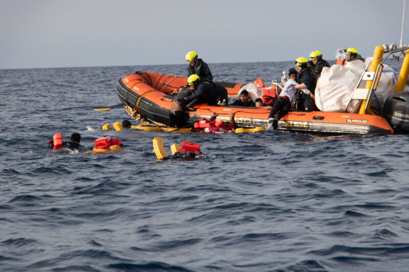 Die Crew der Humanity 1 während einer Rettung im März 2024.