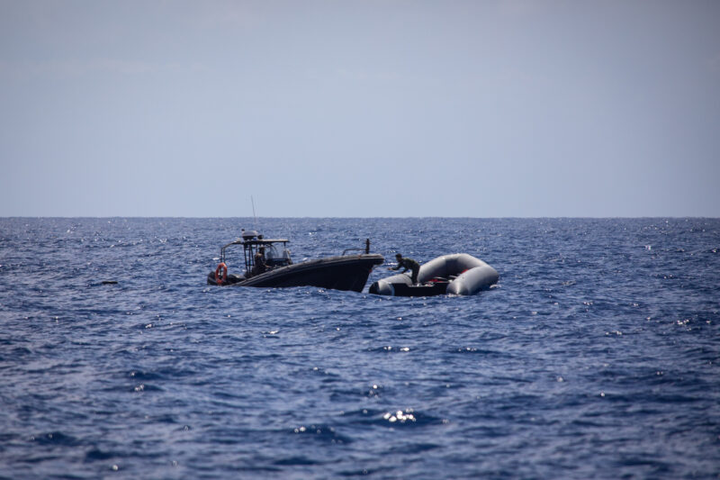 Foto eines Schiffs der sogenannten libyschen Küstenwache auf dem Mittel