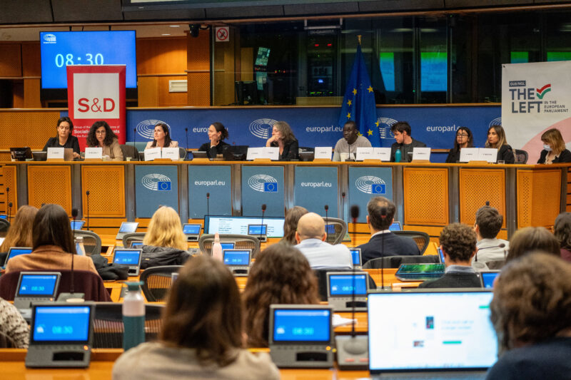 Bild der Teilnehmer:innen der Diskussion "10 Years Search and Rescue on the Frontline" im Europäischen Parlament.