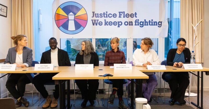 Sechs Personen Pressekonferenz Justice Fleet