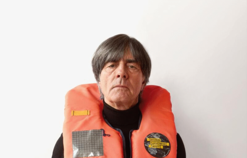 Jogi Löw mit Rettungsweste